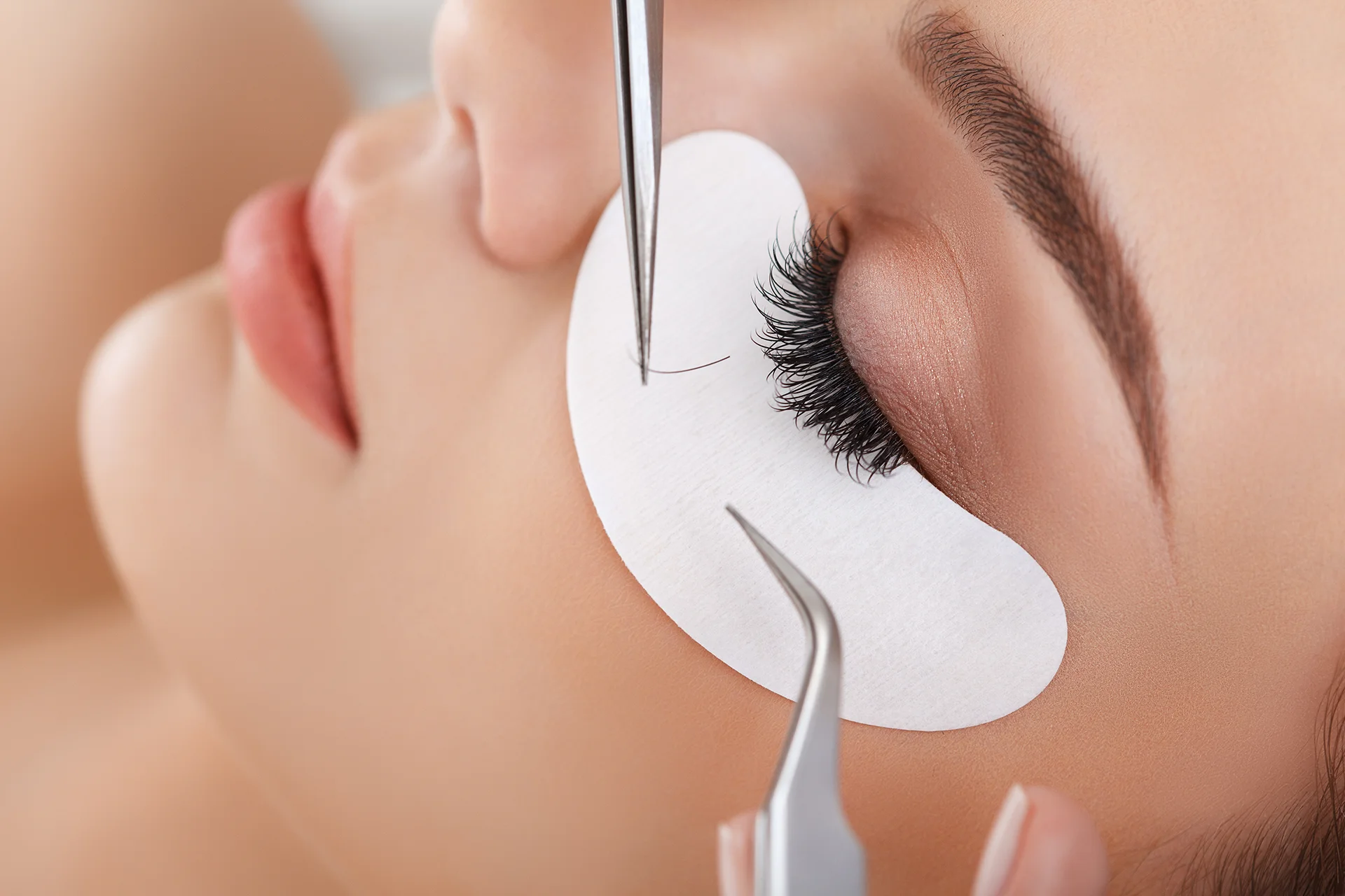 Eyelash extensions being applied at Glamor Spa San Antonio